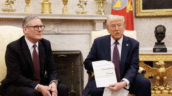 Read more about the article Bloomberg: разговор Трампа и Стармера в понедельник был самым неловким