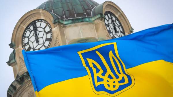 Read more about the article Решение открыть границы для молодежи несет угрозу мобилизации на Украине, считают в Раде