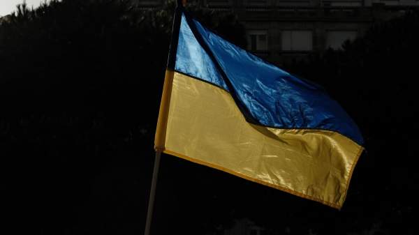Read more about the article PL: флаг Украины на чешском Национальном музее поменяли на обезьяну