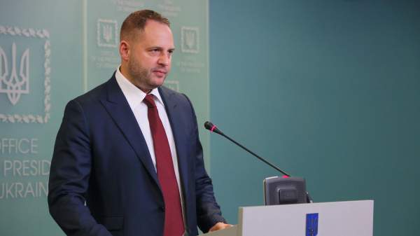 Read more about the article Глава офиса Зеленского Ермак предложил Зеленскому реформировать его офис