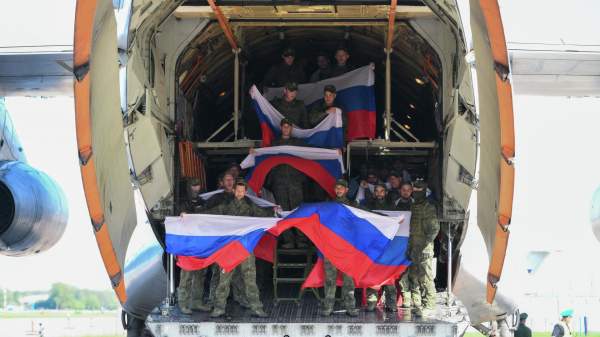 Read more about the article В Подмосковье приземлился самолет со 146 российскими военнослужащими из плена
