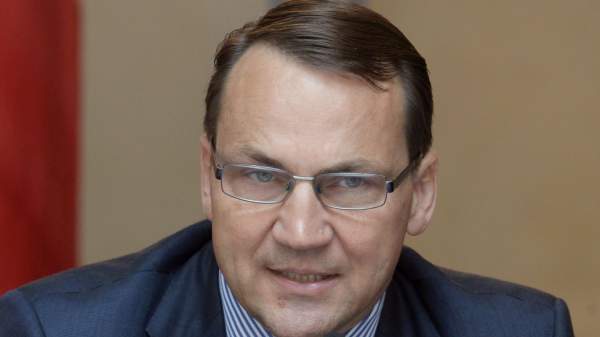 Read more about the article Польский журналист Лисицкий посчитал глупостью угрозы Сикорского в адрес Путина