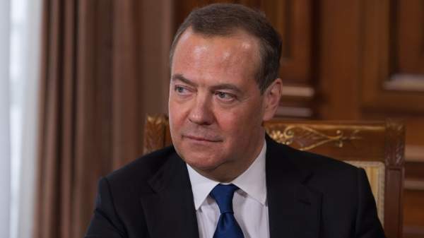 Read more about the article Медведев сообщил, что передал Ким Чен Ыну привет и пожелания от Путина