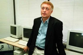 Не вернулись с дочкой с дачи. Семью считали погибшей, а она сбежала в США